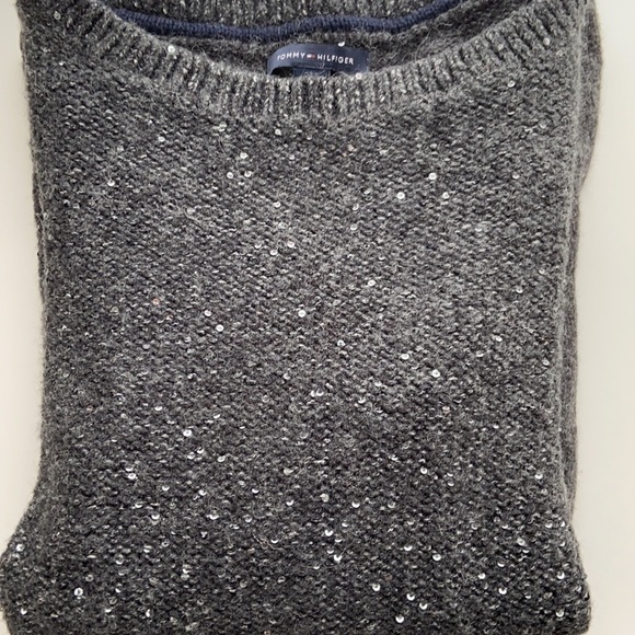 𝅺TOMMY Hilfiger Sweater - Picture 4 of 4
